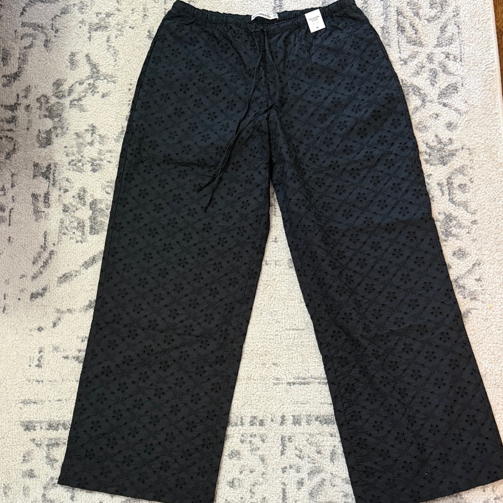 Abercrombie & Fitch Women’s Eyelet Pull On Pant